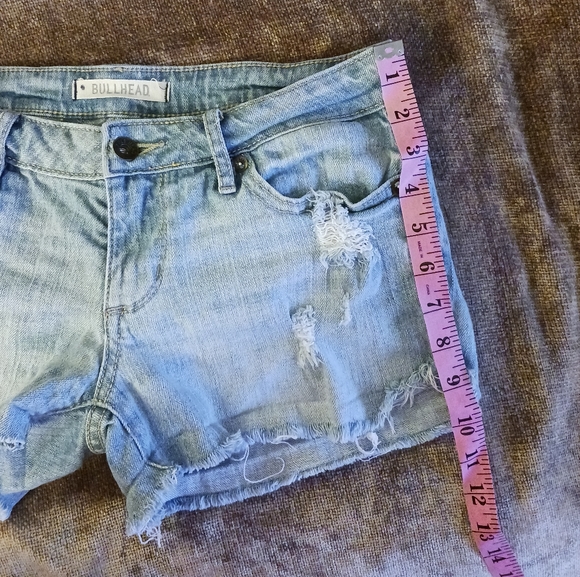 Bullhead Denim Short Shorts Junior 3 Distressed Freyed - Picture 4 of 8